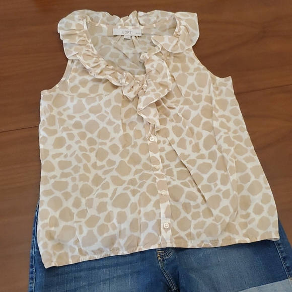 LOFT Tops - 🍒5/$25🍒Loft Ruffle Sleeveless Blouse